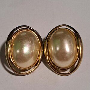 PEP vintage Erwin faux pearl oval gold tone earrings